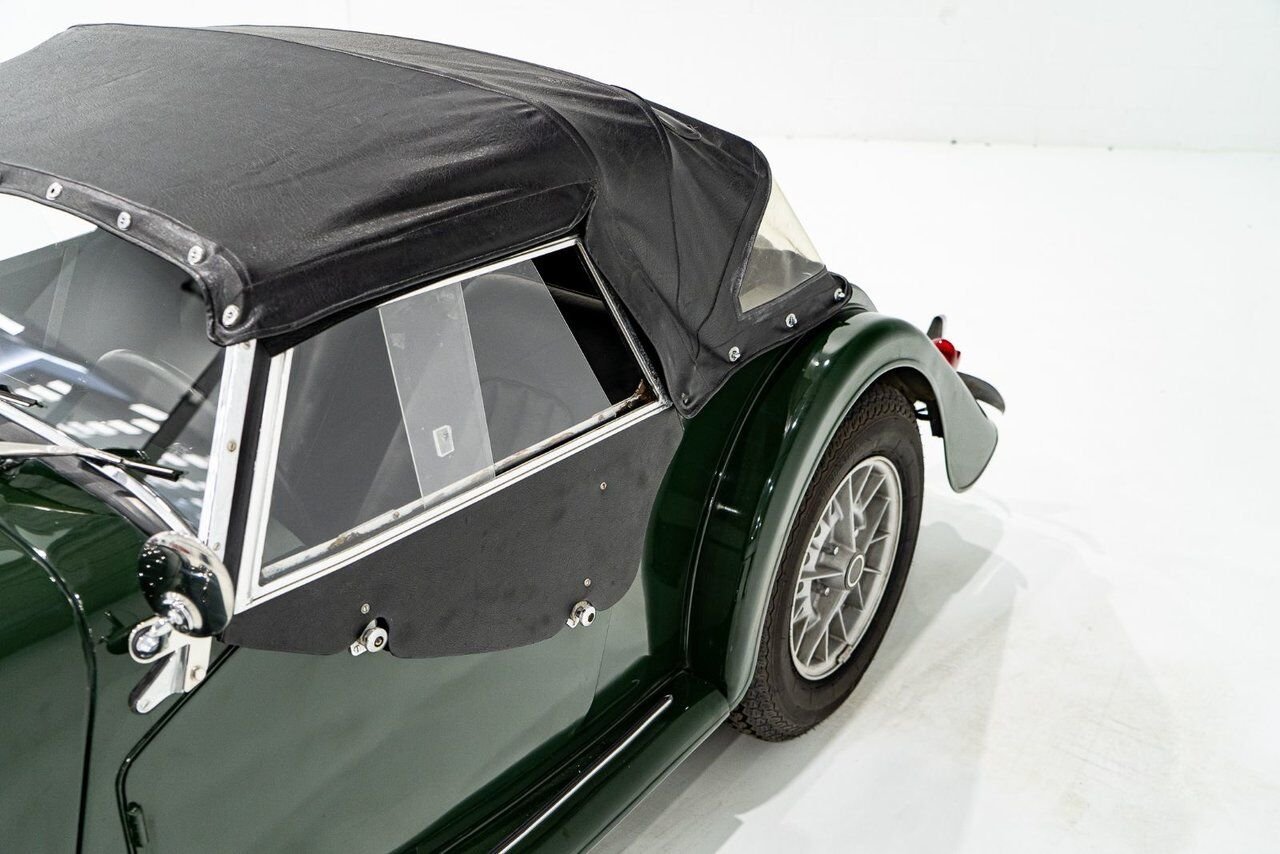 1970 Morgan Plus 8 Unrestored with only 7137km (4435miles) | PRIX EN USD Green Montreal - photo #36