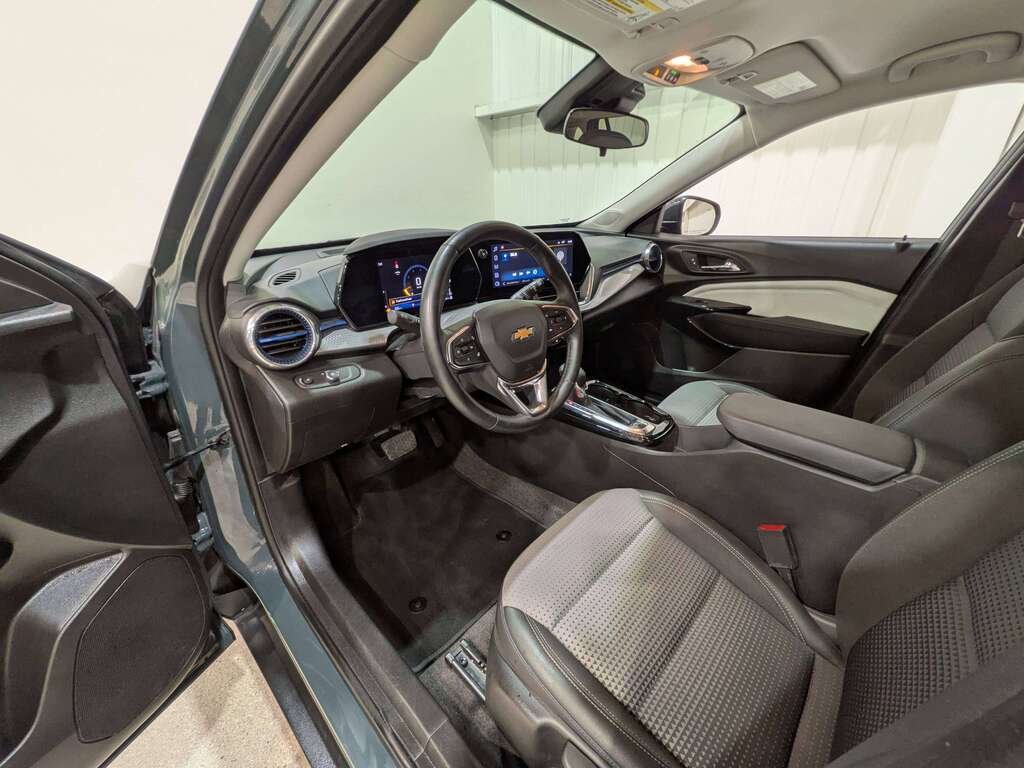 2025 Chevrolet Trax FWD 4dr LT Grey Val-David - photo #9