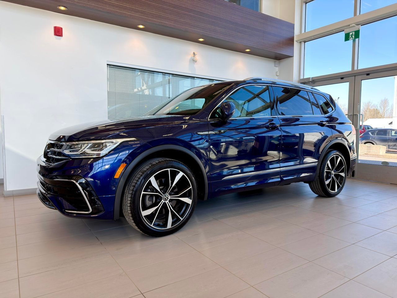 Volkswagen Tiguan 2024 Bleu Notre-Dame-des-Prairies - photo #2