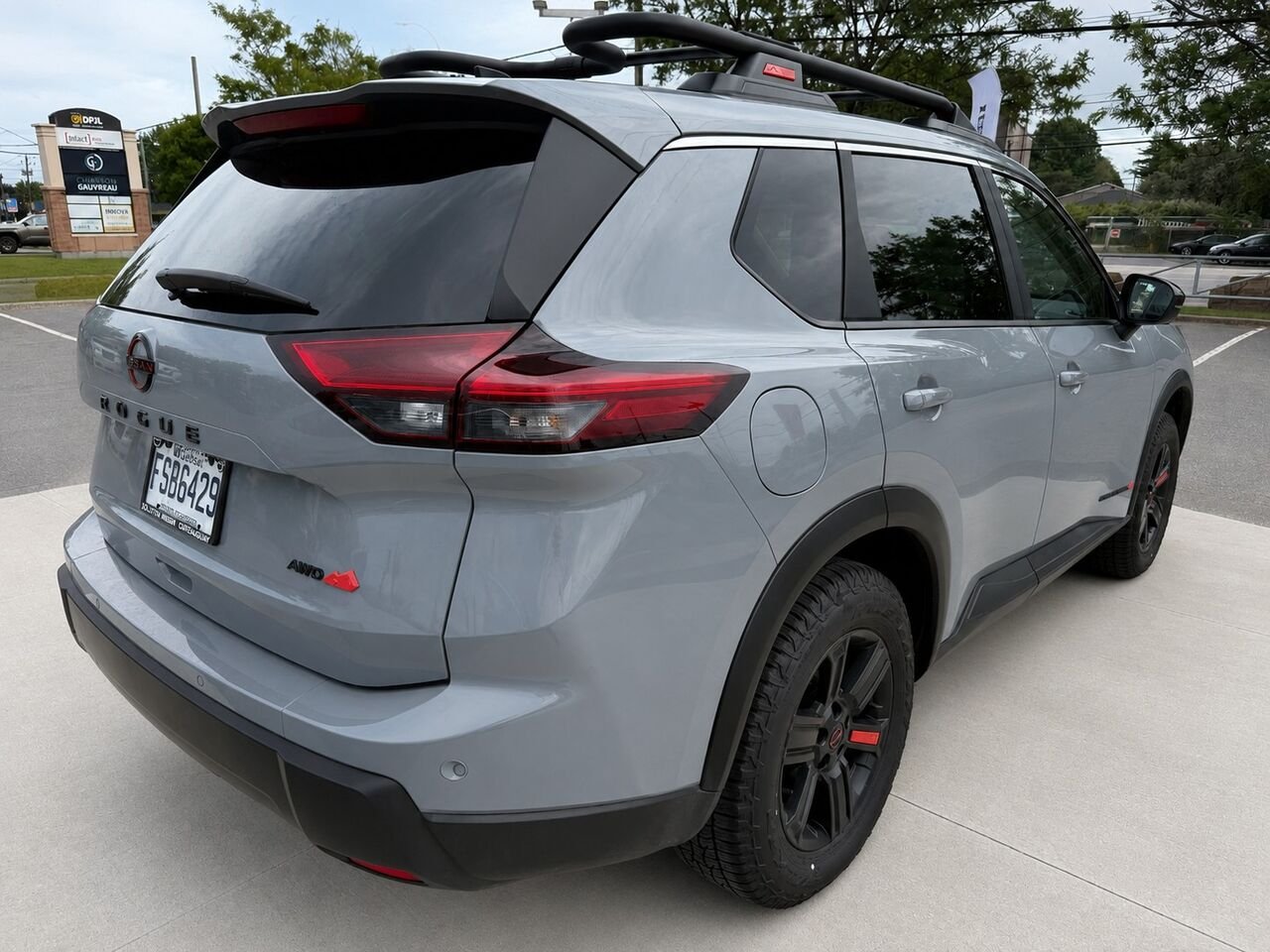 NISSAN Rogue ROGUE ROCK CREEK 2026 Gris roche nacré Châteauguay - photo #5