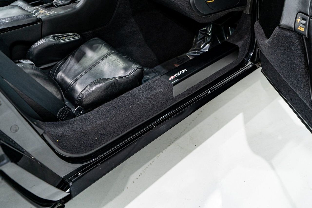 Chevrolet Corvette ZR1 | PRIX EN USD 1990 Noir Montréal - photo #70