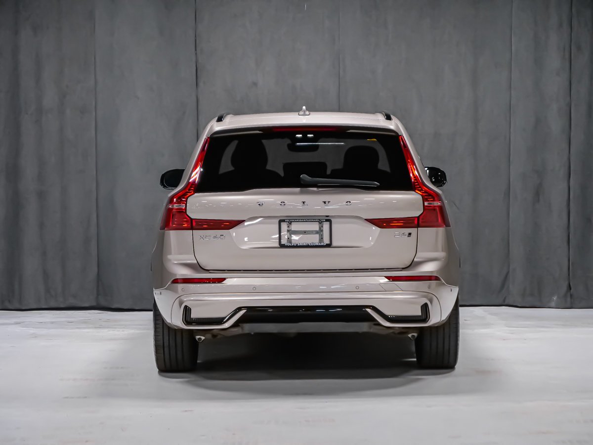 Volvo XC60 Ultimate Dark Theme 2023 Mauve Montréal - photo #4