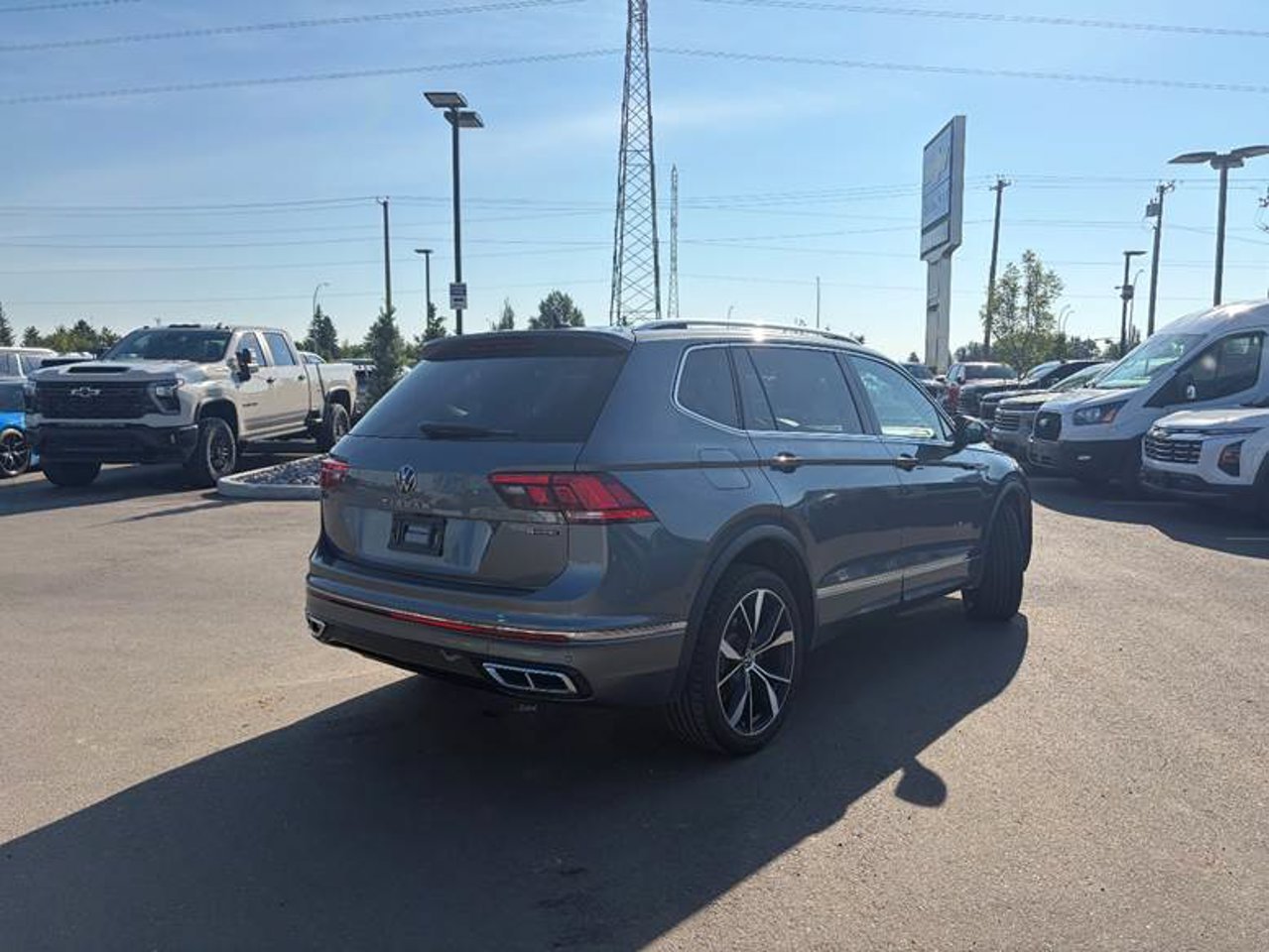 2024 Volkswagen Tiguan Highline R-Line 4MOTION Grey Sherwood Park - photo #4