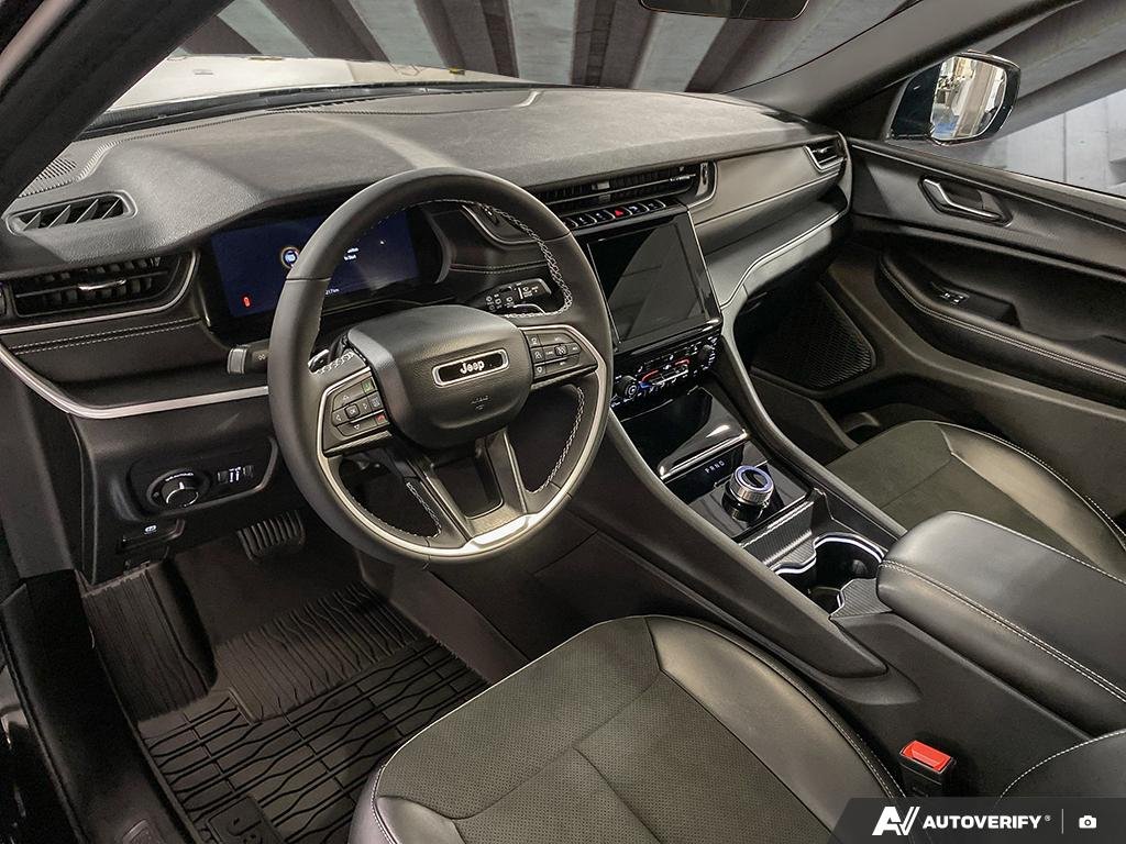 2025 Jeep Grand Cherokee L 2601863A | Altitude Black Edmonton - photo #11