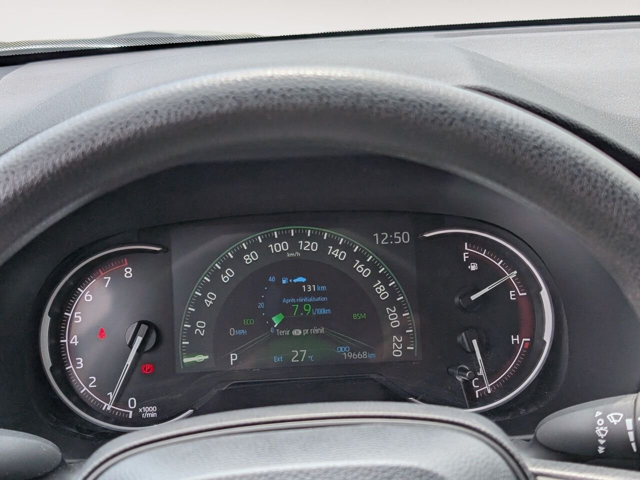 Toyota RAV4 LE/SIÈGES CHAUFFANTS/CAMÉRA DE RECUL/BLUETOOTH/AC/ 2025 Ciel argent métallisé Sherbrooke - photo #16