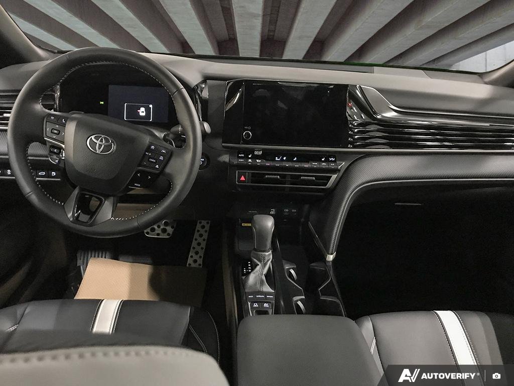 2025 Toyota Camry 2501988A | SE Upgrade White Edmonton - photo #23