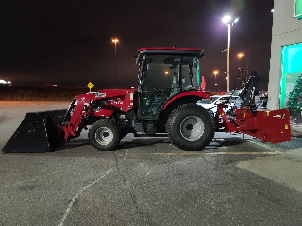 TYM T574H 2023 Rouge Longueuil, - photo #10