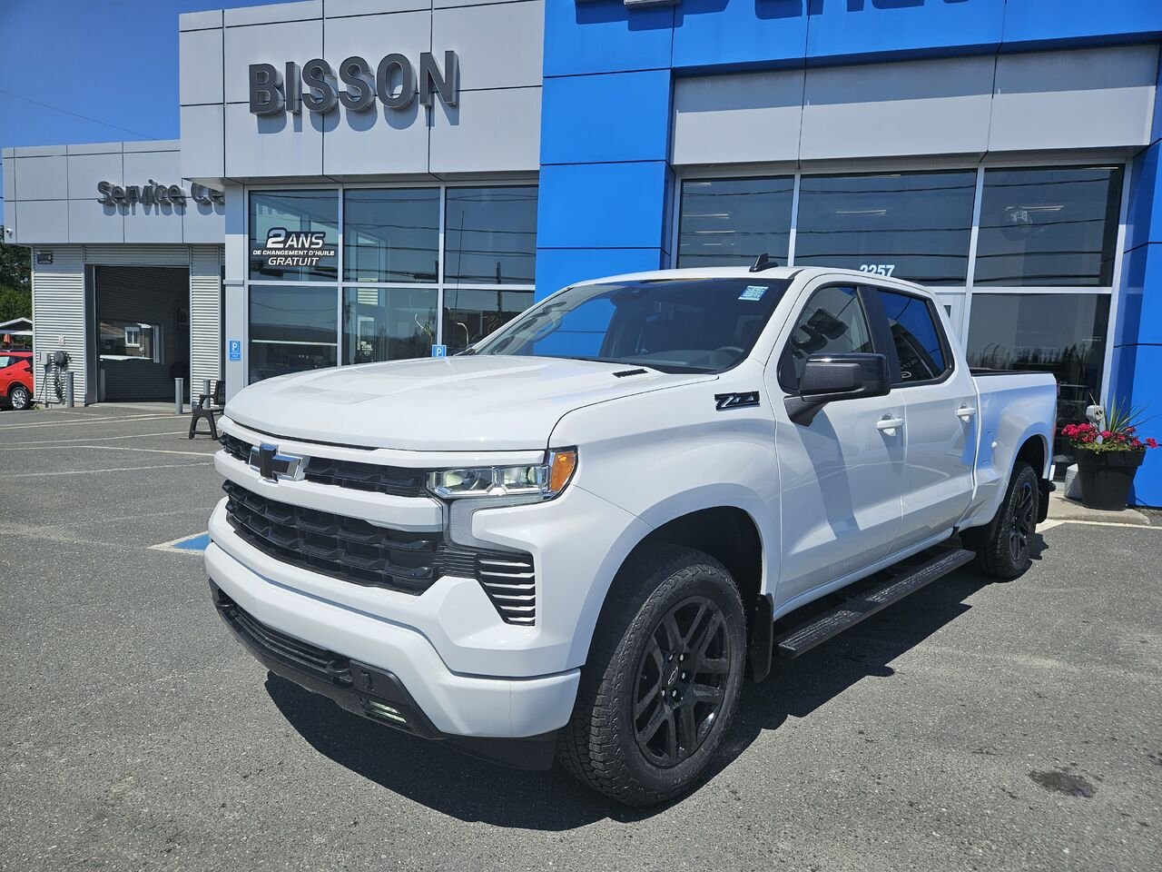 Chevrolet Silverado 1500 RST cabine multiplace 4RM 157 po 2026 Blanc sommet Thetford Mines - photo #0