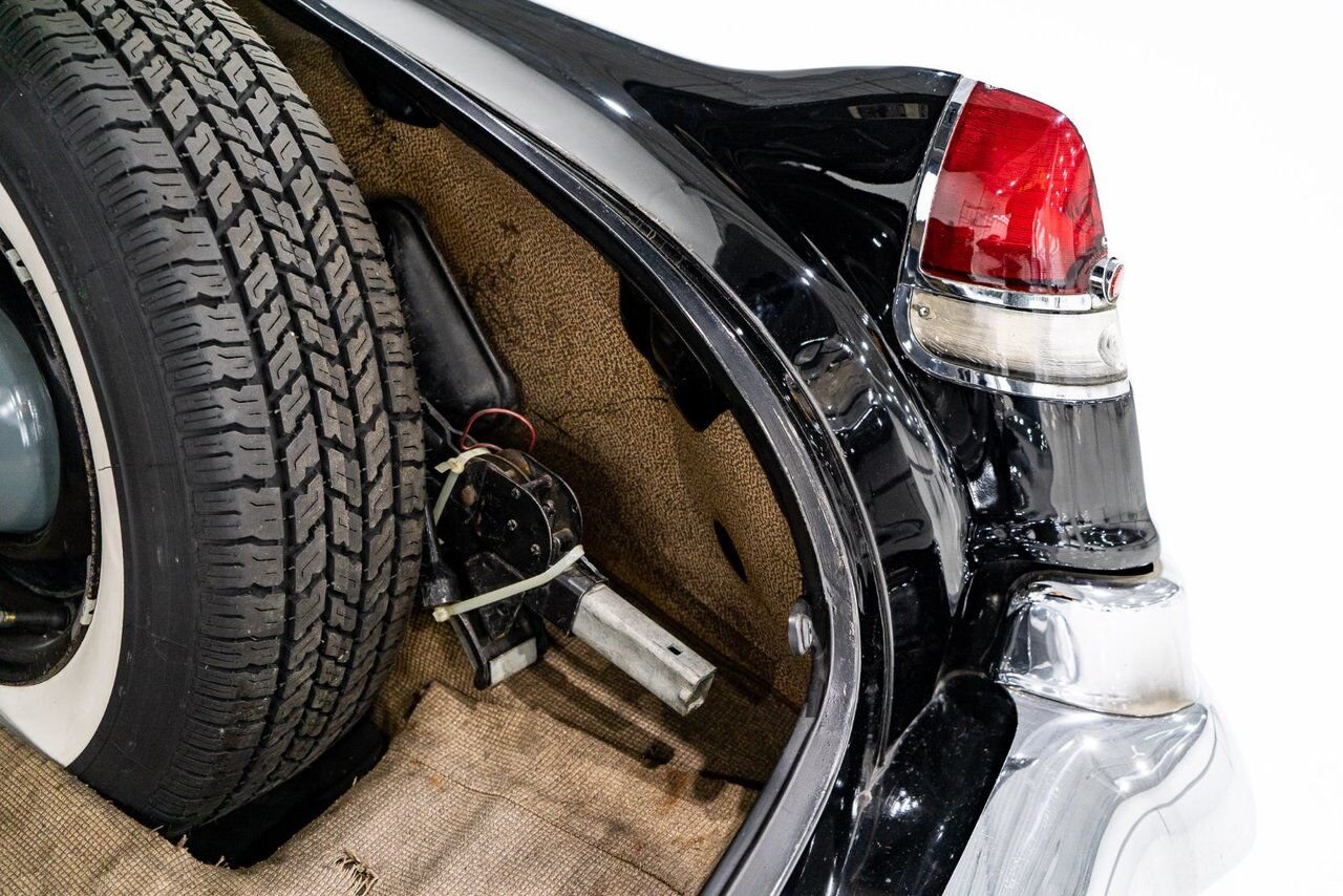 Cadillac Fleetwood Unrestored factory black paint **PRICE IN USD** 1951 Noir Montréal - photo #83