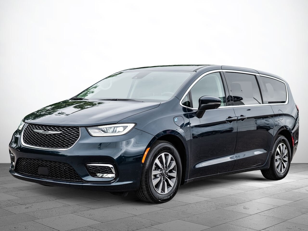 2023 Chrysler Pacifica Hybrid Blue Sainte-Julienne - photo #0