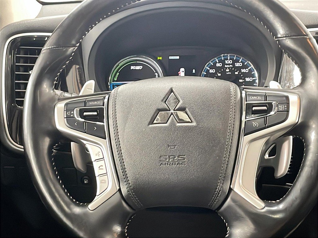 2018 Mitsubishi Outlander Plug-In Hybrid White Amos - photo #15