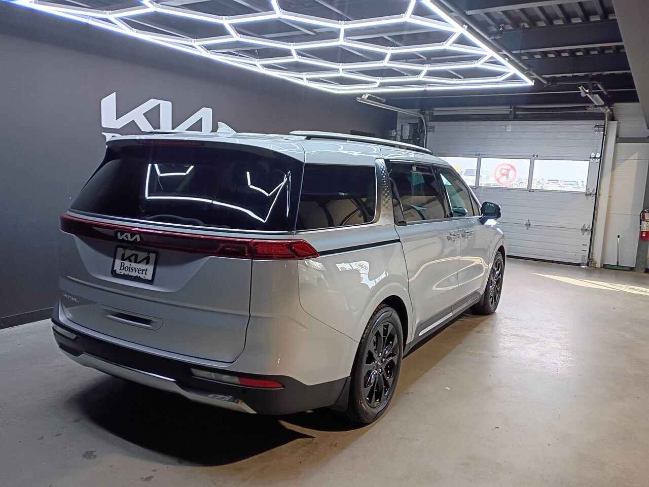 2023 Kia Carnival Silver Blainville - photo #9