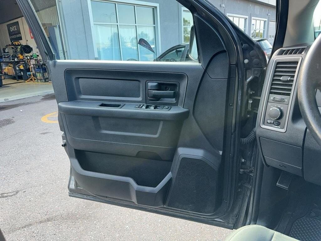 Ram 1500 NIV 3C6RR7KT0HG649048 2017 Gris Chicoutimi - photo #8