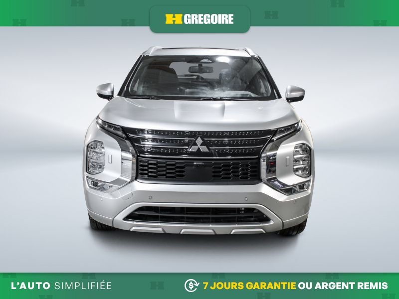 2023 Mitsubishi Outlander Silver Saint-Eustache - photo #1