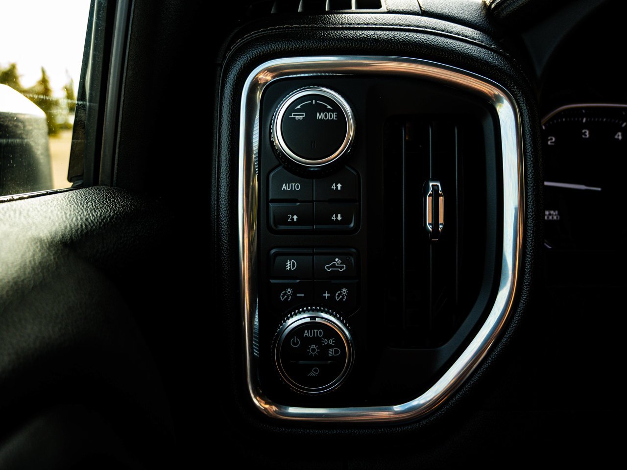 2023 GMC Sierra 3500HD 4WD Crew Cab 159 SLT White Sherwood Park - photo #17