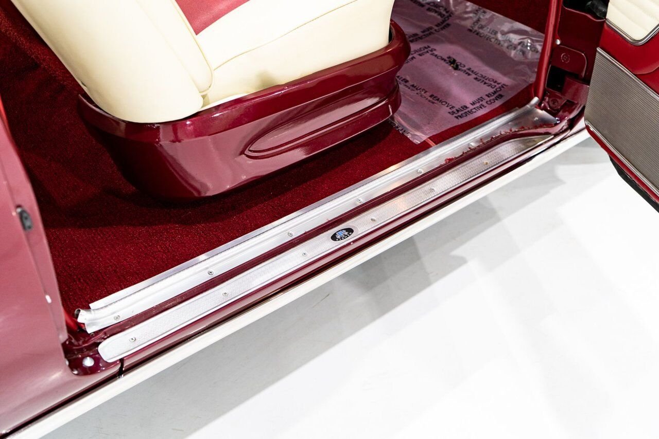 1953 Oldsmobile 98 PRIX EN USD | Convertible Beautifully Presented from complete Restoration Red Montreal - photo #65