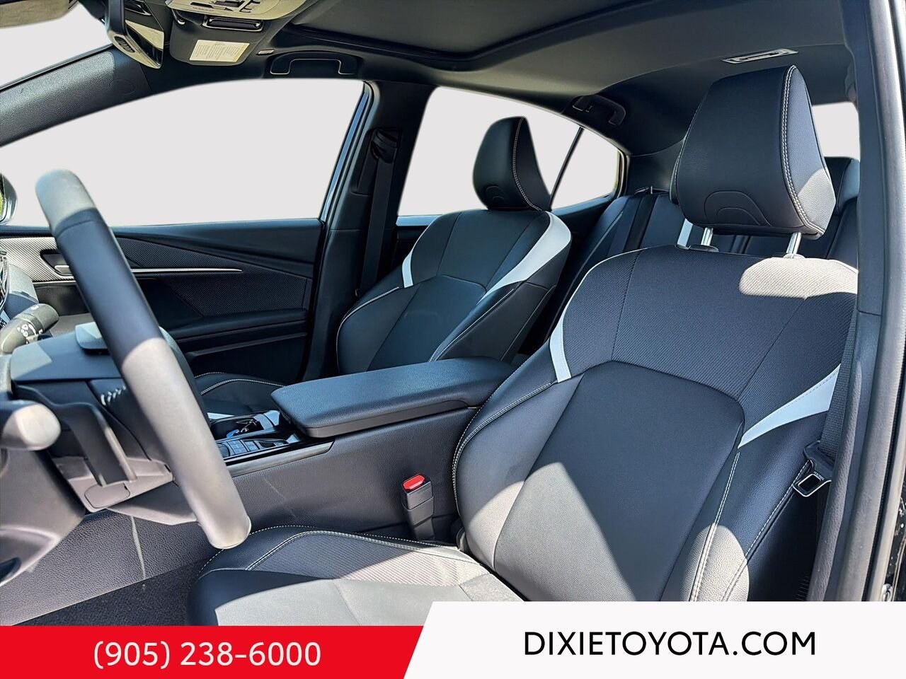 2026 Toyota Camry HYBRID SE UPGRADE AWD / CLEAN CARFAX / HEATED SEATS / MOONROOF / ALLOY WHEELS / CARPLAY AND ANDROID AUTO Black Mississauga - photo #8