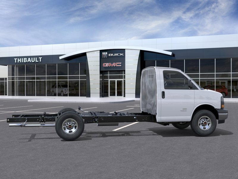 2026 GMC Savana Commercial Cutaway 2026 SUMMIT WHITE