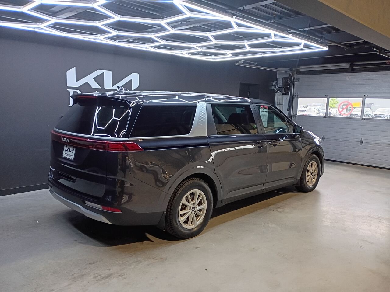 2022 Kia Carnival Grey Blainville - photo #5