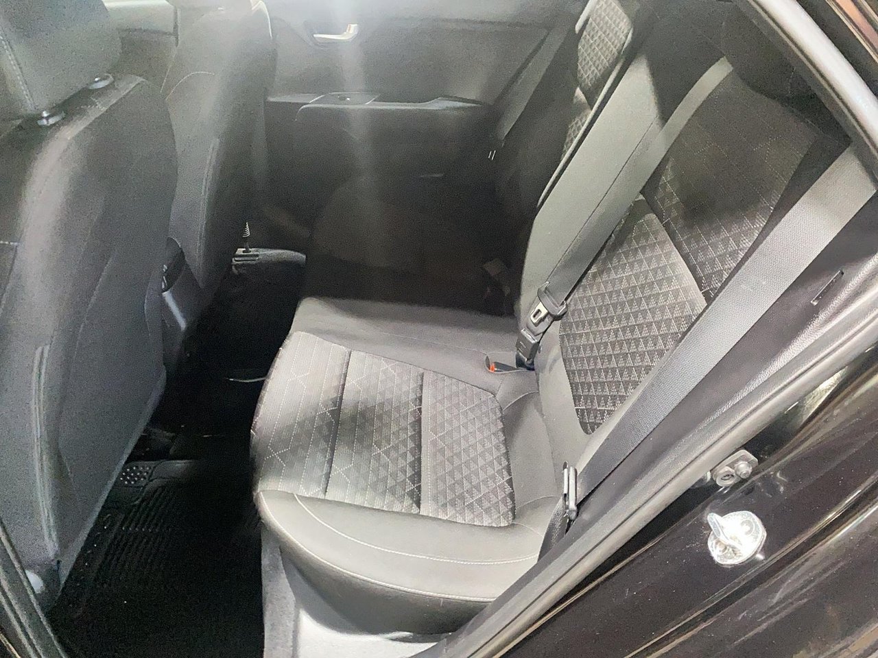 Kia Rio 5-door NIV 3KPA25AB6JE039972 2018 Noir Chicoutimi - photo #8