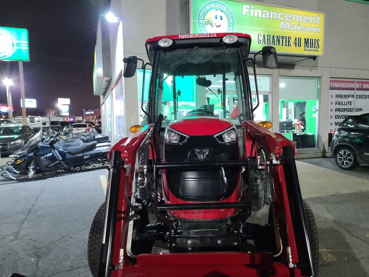TYM T574H 2023 Rouge Longueuil, - photo #1