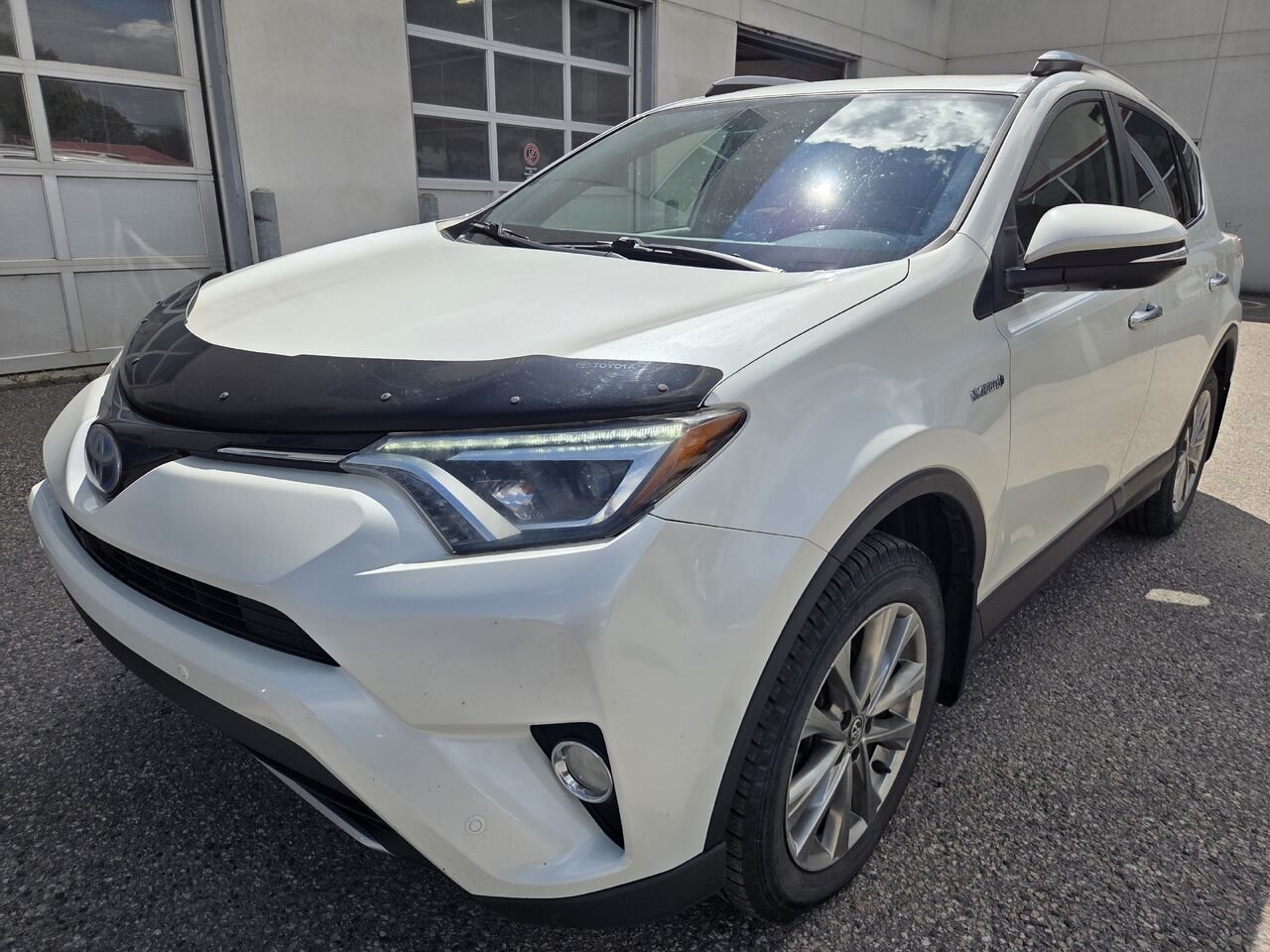 2017 Toyota RAV4 Hybrid White Mont-Laurier - photo #0