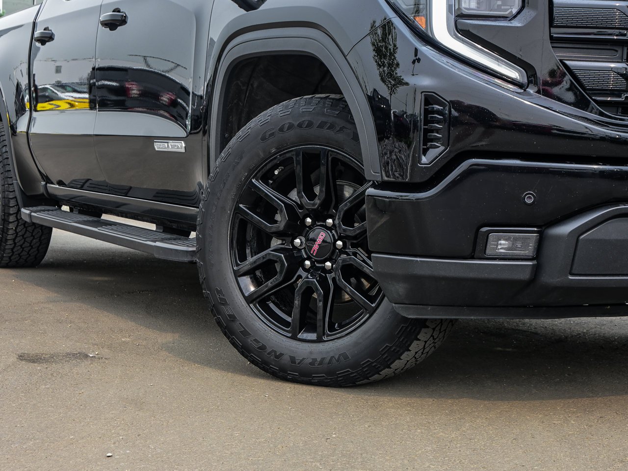 2024 GMC Sierra 1500 4WD Crew Cab 147 Elevation Black Sherwood Park - photo #5