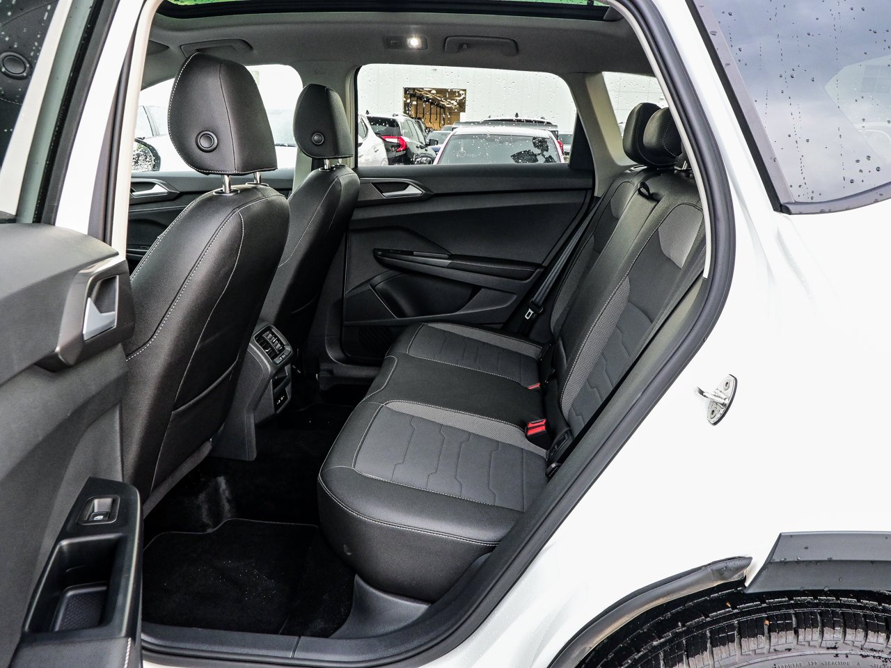 2026 Volkswagen Taos Comfortline Black Edition 4MOTION White Sherwood Park - photo #30