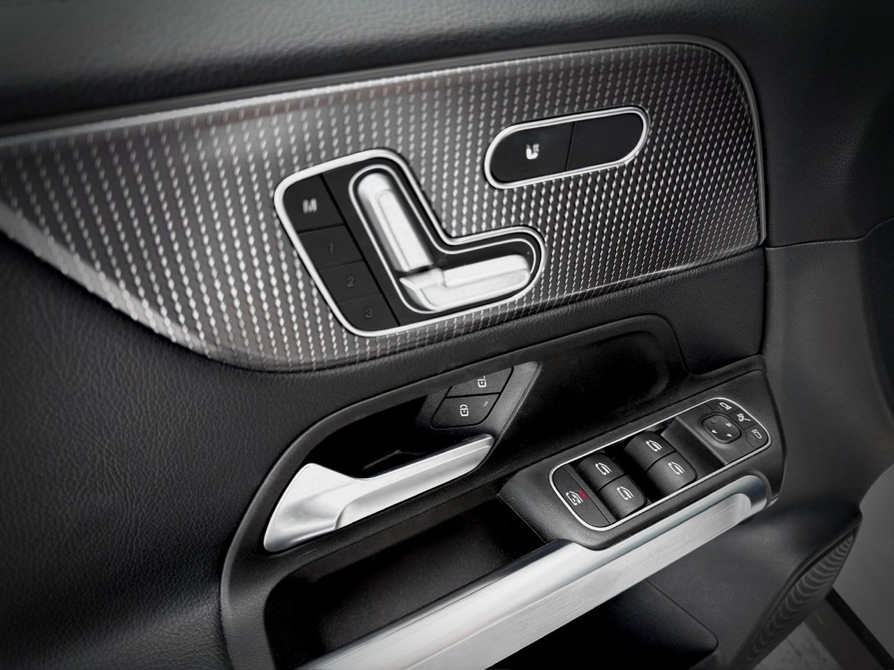2021 Mercedes-Benz GLB White Notre-Dame-des-Prairies - photo #31