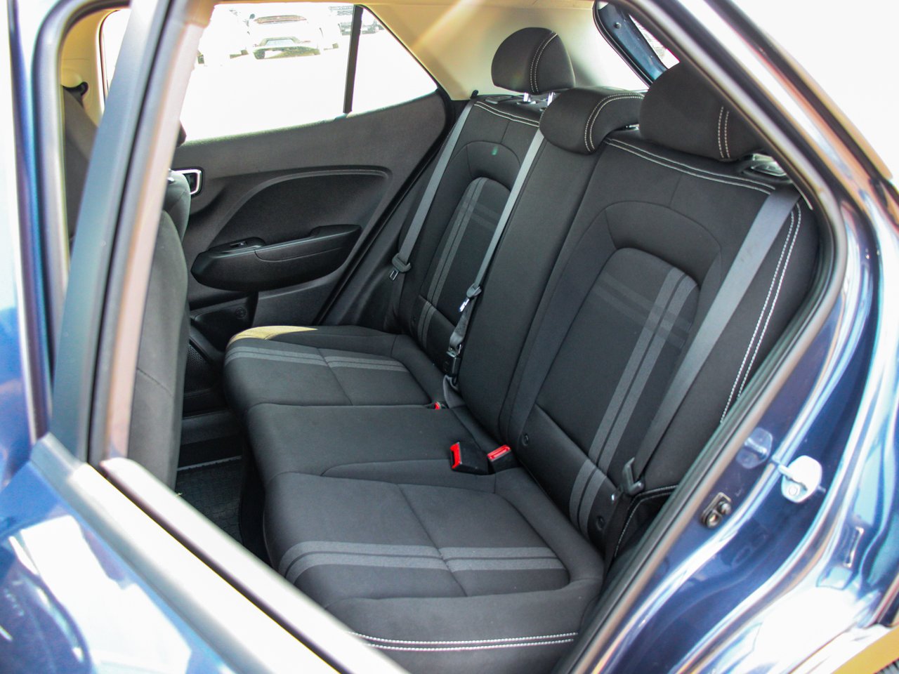 2023 Hyundai Venue Preferred IVT w/Two-Tone Blue Sherwood Park - photo #28