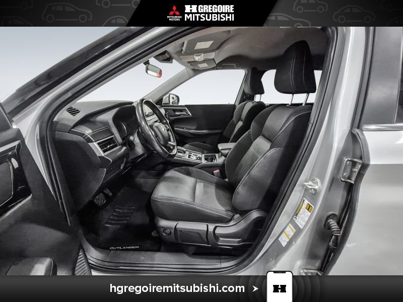 2022 Mitsubishi Outlander Grey Blainville - photo #13
