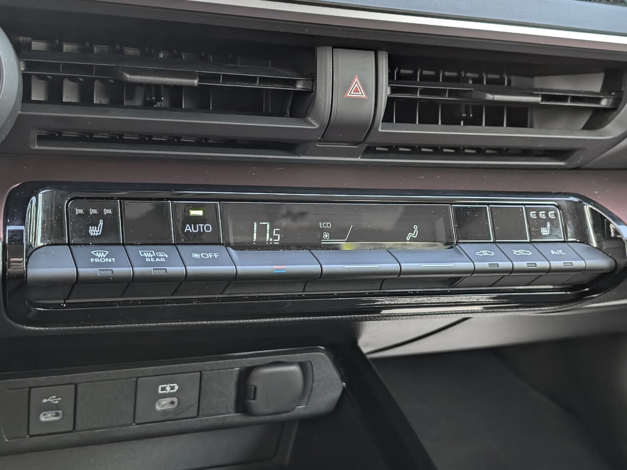 2024 Toyota Prius Prime JTDACACU4R3029870 Cutting Edge Silver Sherbrooke - photo #12