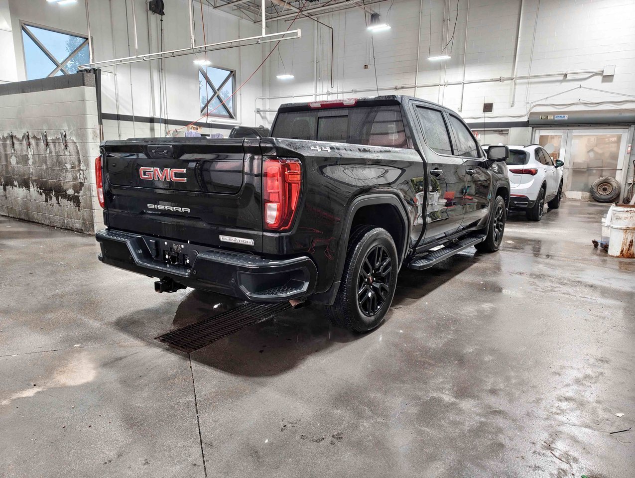 2024 GMC Sierra 1500 4WD Crew Cab 147 Elevation Black Sherwood Park - photo #4