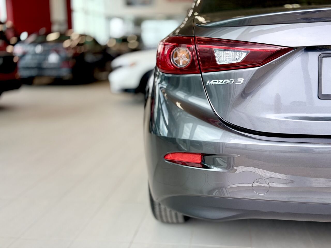 Mazda Mazda3 2018 Gris Notre-Dame-des-Prairies - photo #11