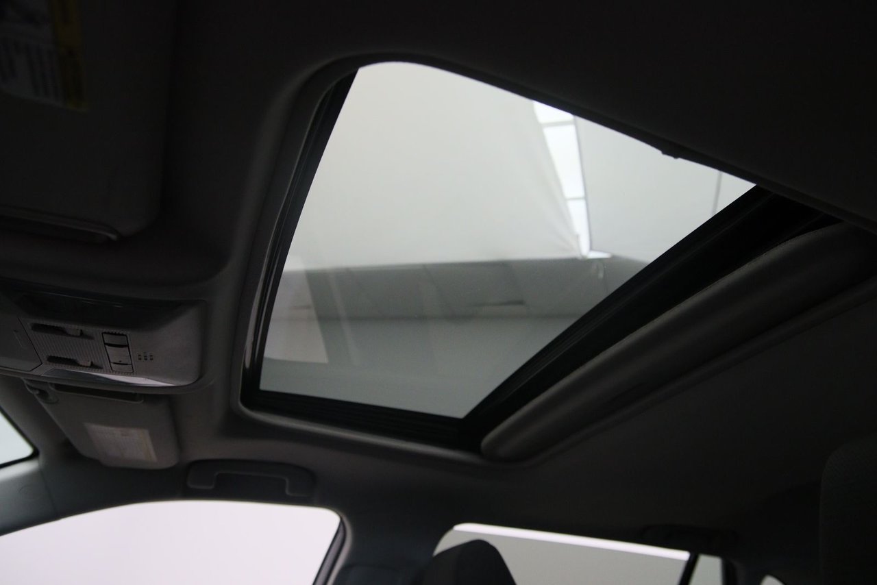 2019 Toyota RAV4 VIN 2T3R1RFV2KC038406 Black Chicoutimi - photo #5