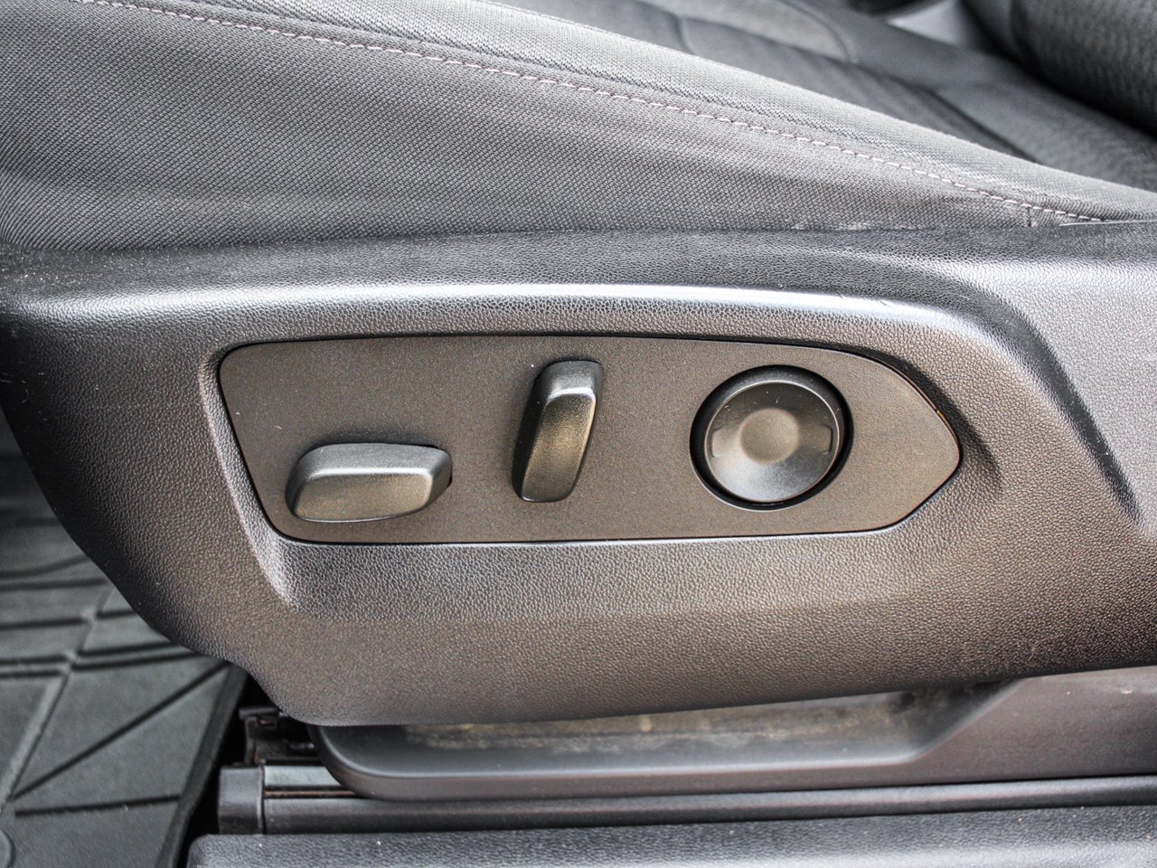 2022 Chevrolet Silverado 1500 4WD Crew Cab 147 RST Black Sherwood Park - photo #14
