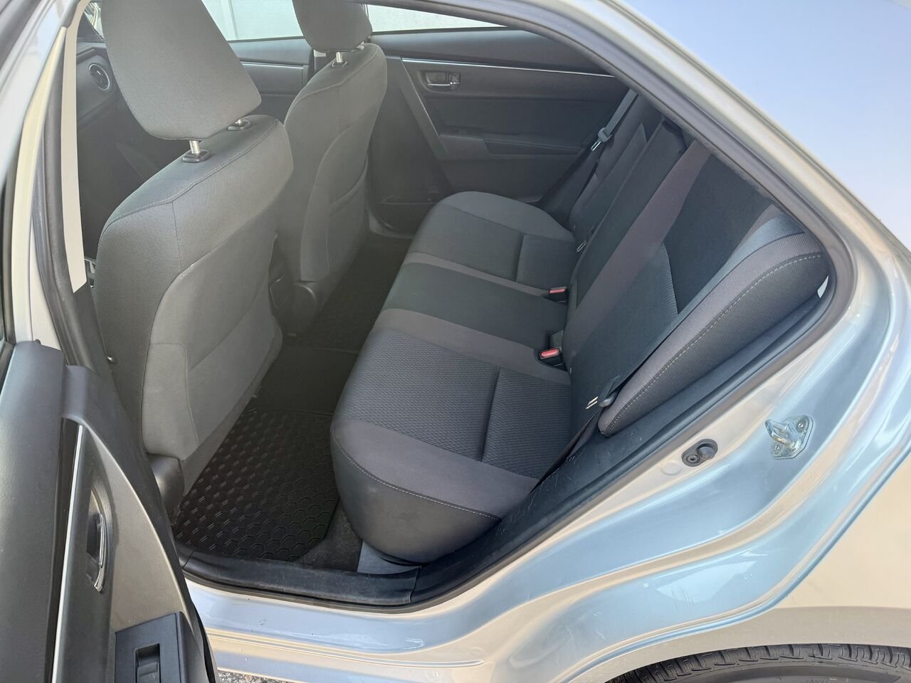 Toyota Corolla 2017 Gris Mont-Laurier - photo #16