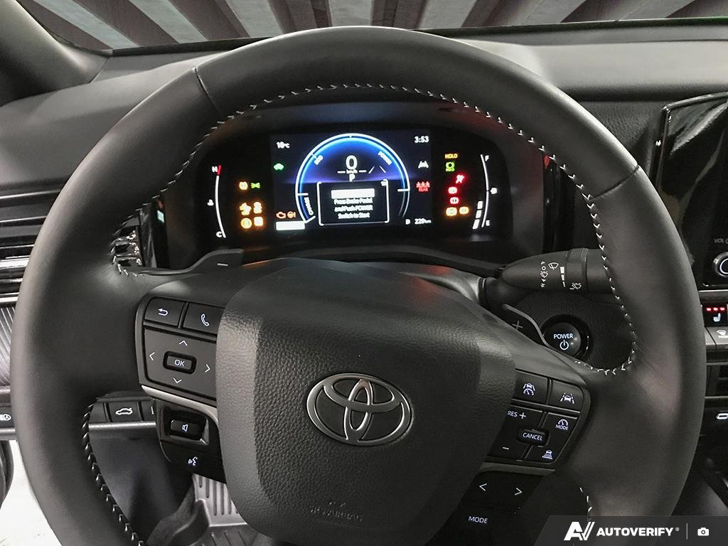 2025 Toyota Camry 2501988A | SE Upgrade White Edmonton - photo #13