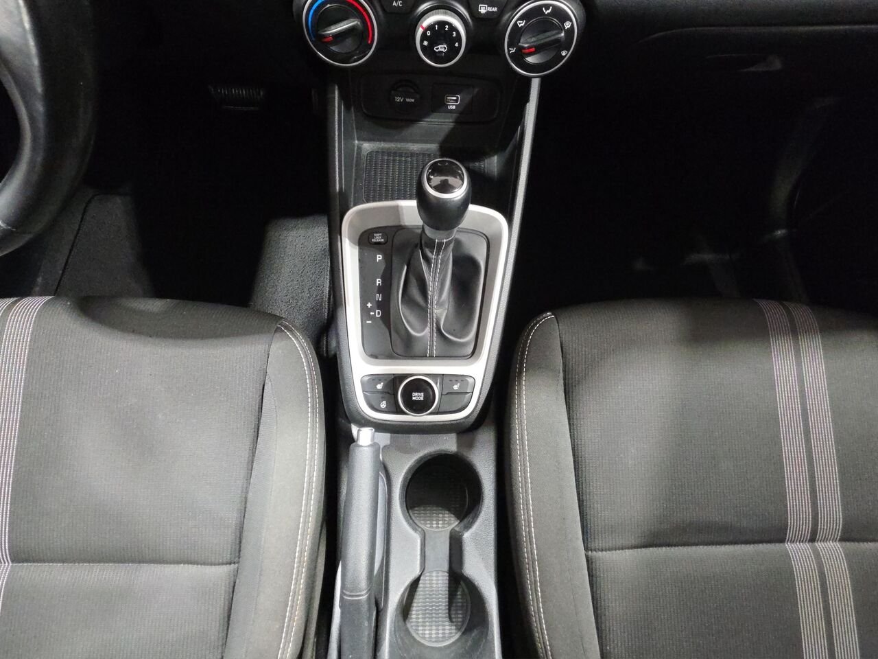 Hyundai Venue Preferred IVT, volant chauffant, commande audio au volant, Apple Carplay 2021 Argent Val-David - photo #11
