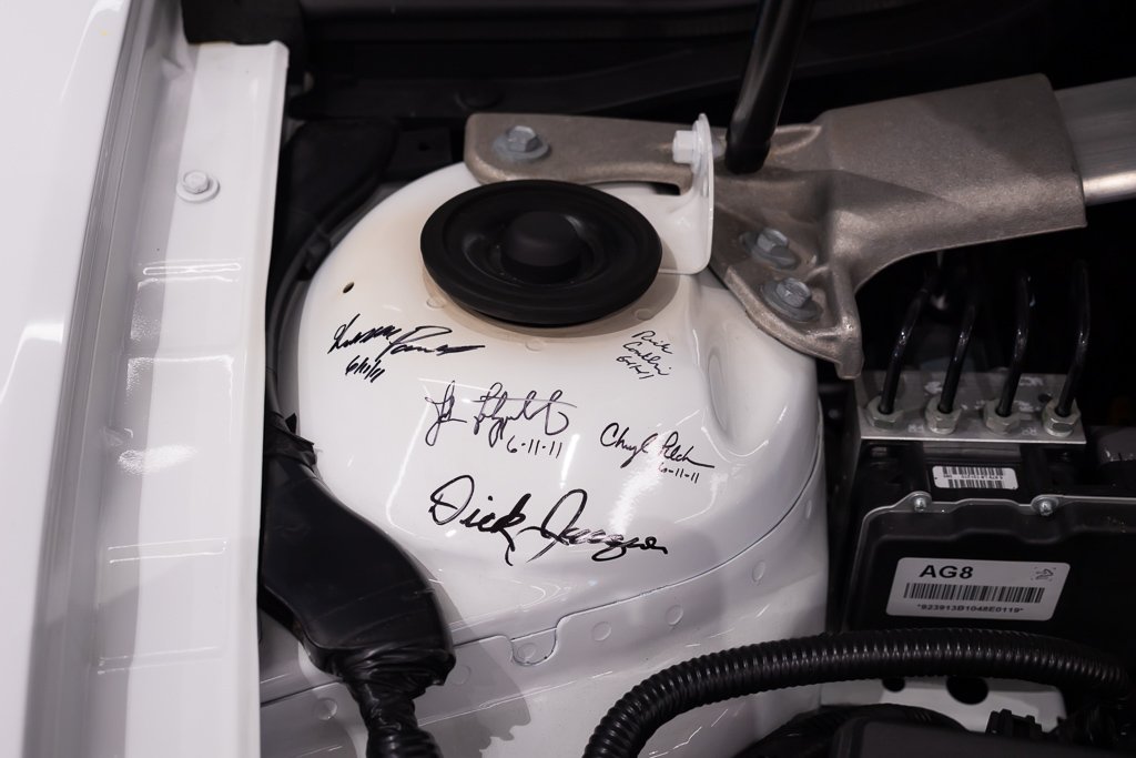 2011 Chevrolet Camaro 2dr Conv 2SS | PRICE IN USD | 14 of 50 White Kirkland - photo #28