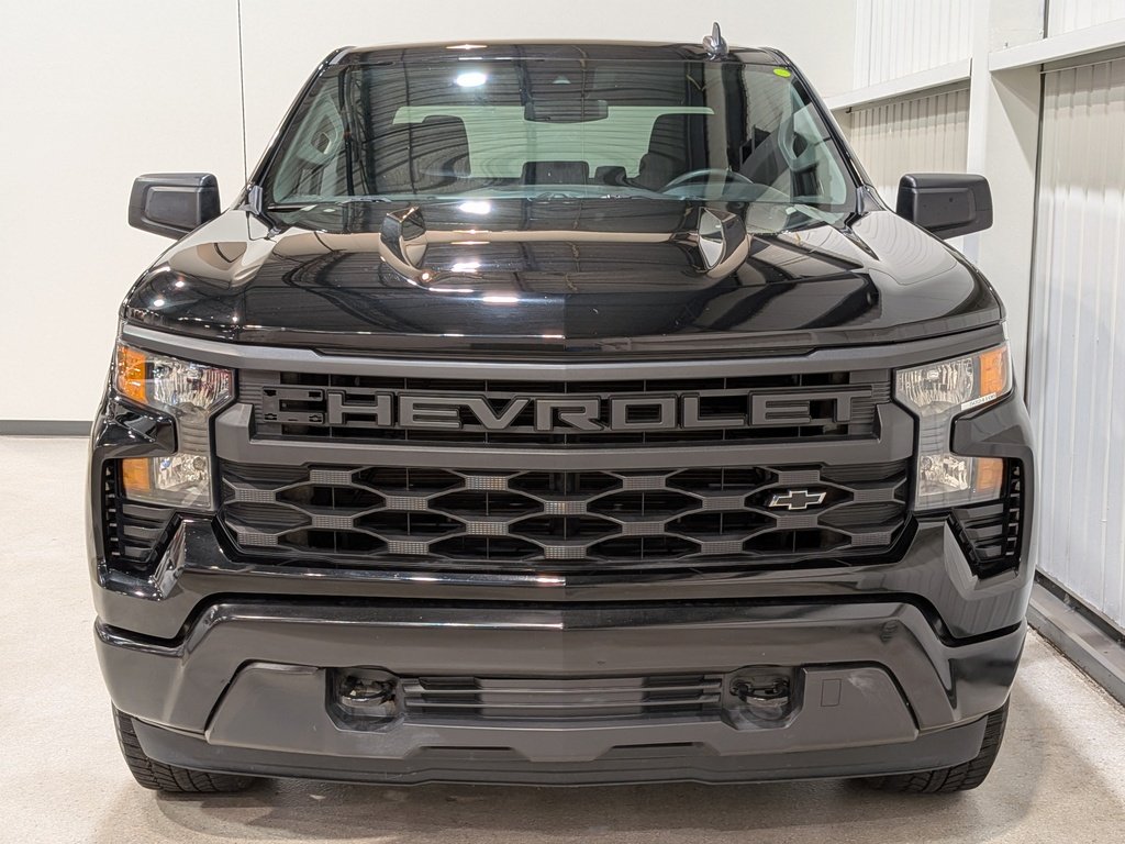 Chevrolet Silverado 1500 4WD Crew Cab 157" Custom 2022 Noir Val-David - photo #3
