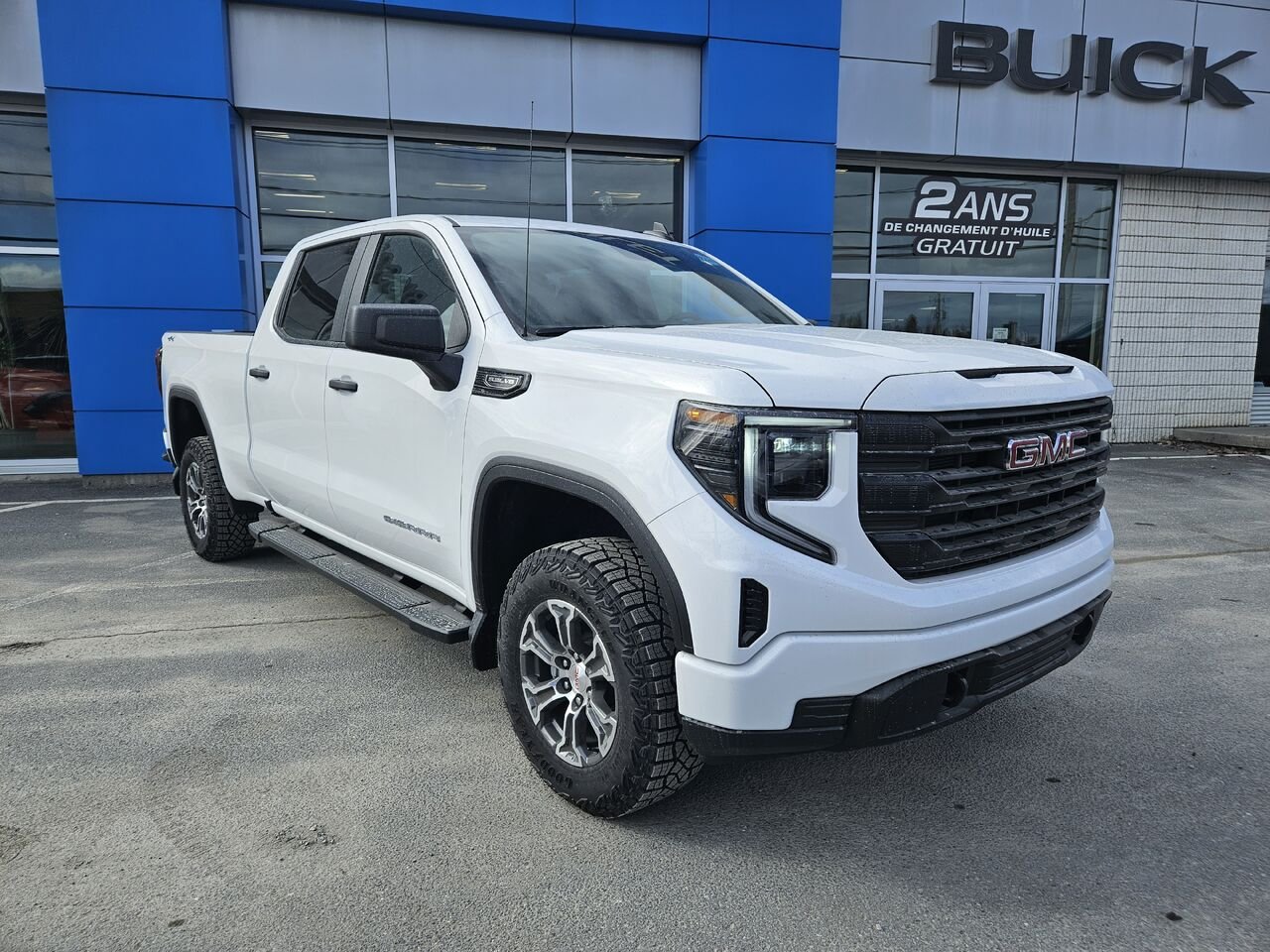 2026 GMC Sierra 1500 Pro cabine multiplace 4RM 157 po Summit White Thetford Mines - photo #1