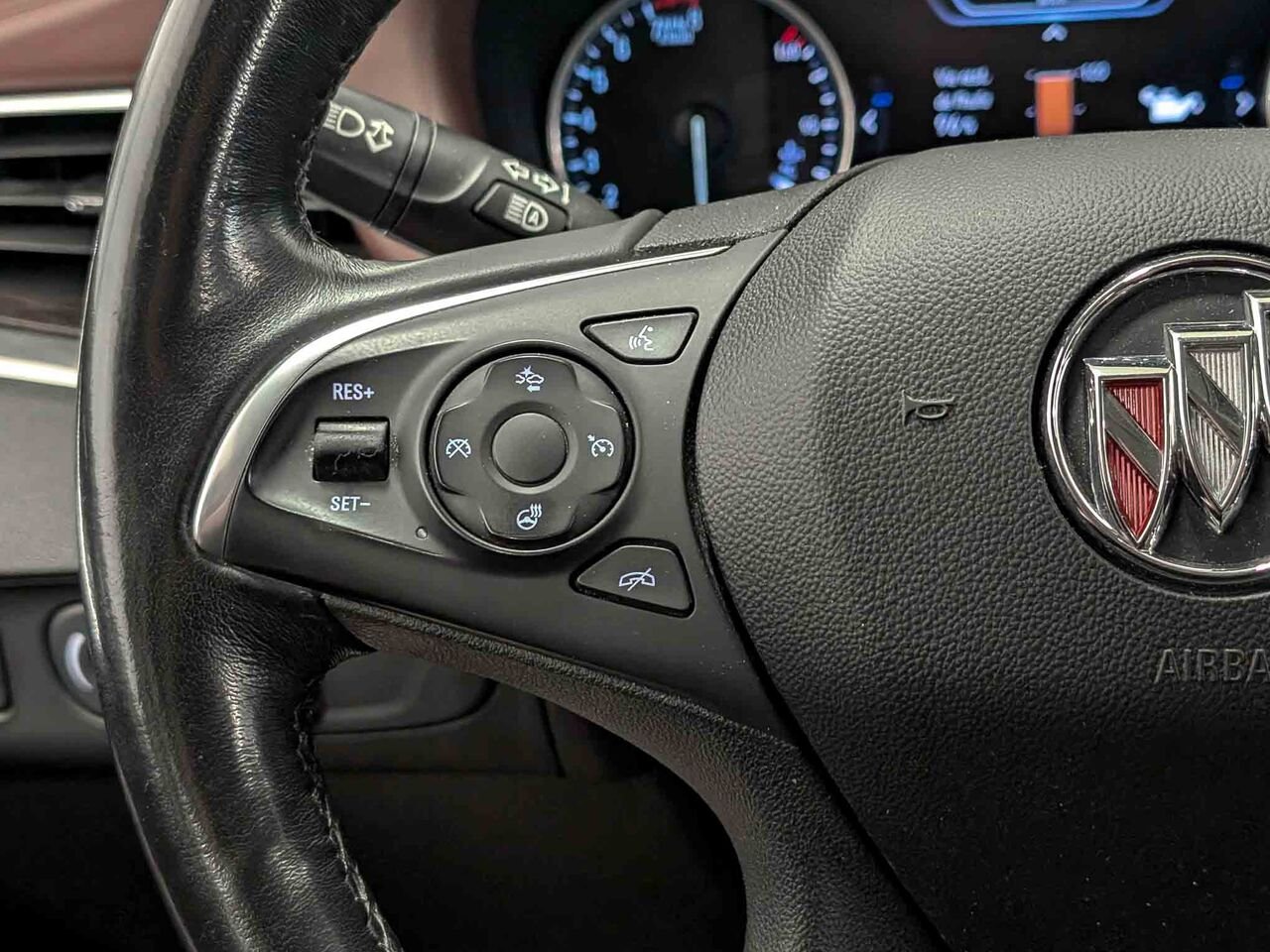 BUICK ENCLAVE AVENIR AWD 7 Places Toit Ouvrant 5000lbs Capacité Remorquage 2020 Blanc Sherbrooke - photo #22