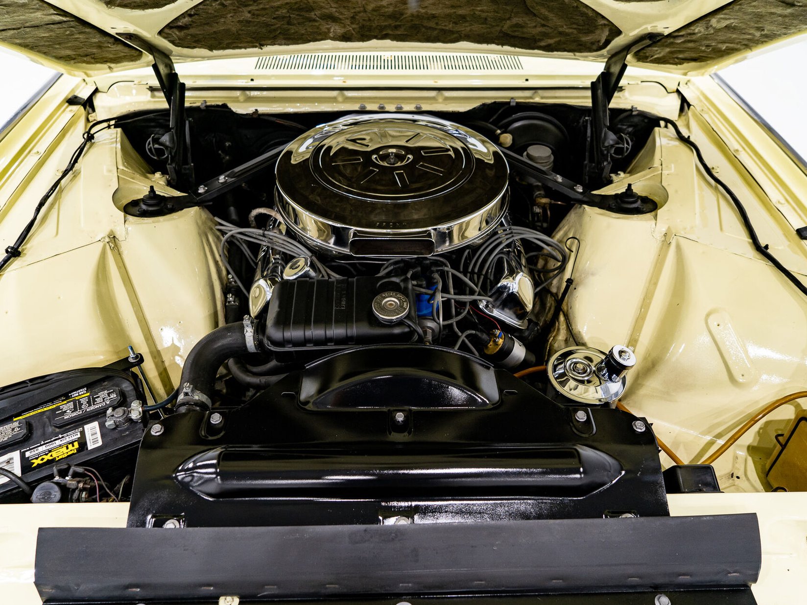 Ford Thunderbird Beautifully Presented From Older Restoration with original bill of sale 1962 Jaune Montréal - photo #15
