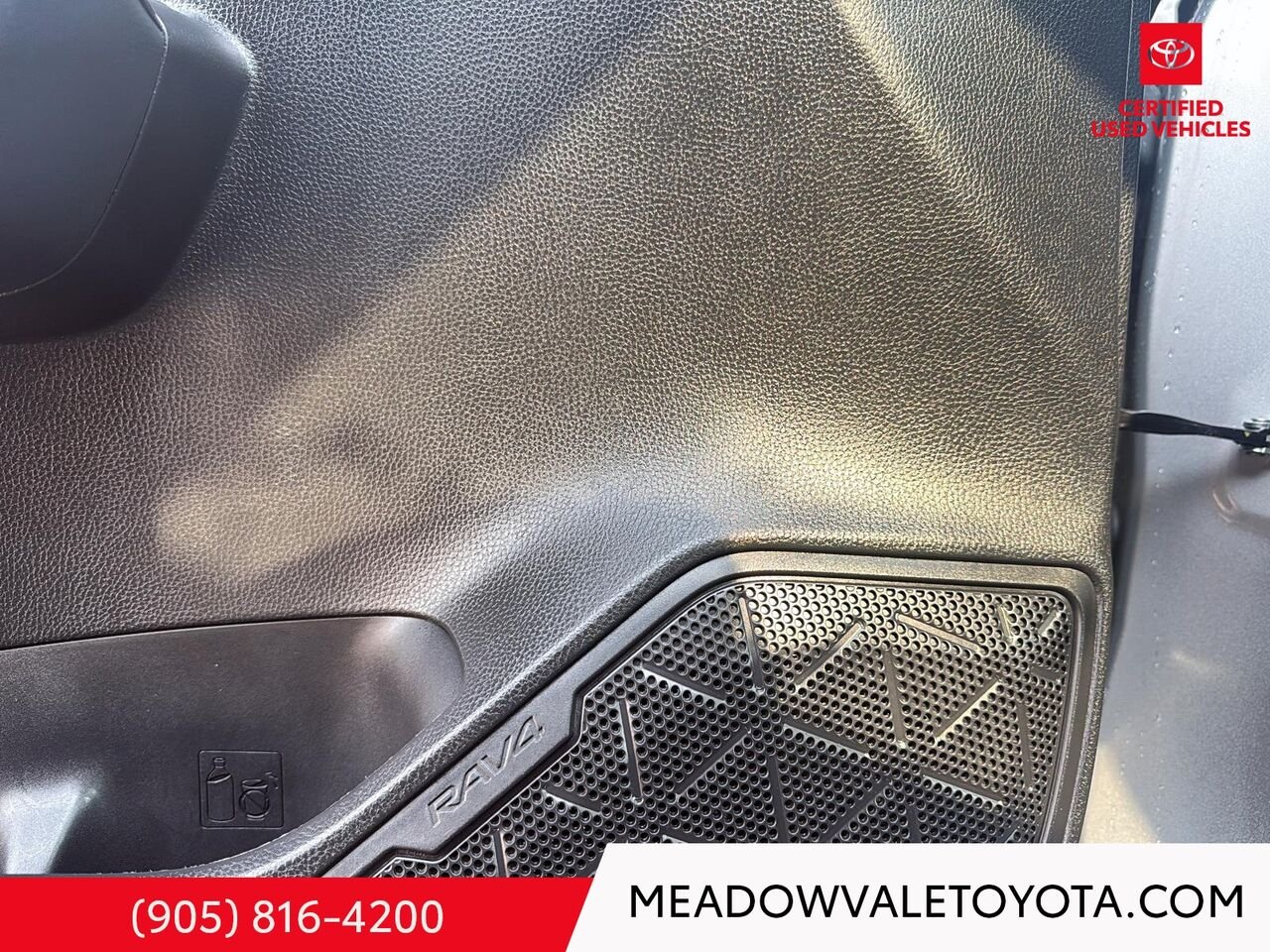 2023 Toyota RAV4 19" Alloys, Power Sunroof, Power TRunk, Soft Tex Leather Seats with Memory Silver Sky Metallic Mississauga - photo #11