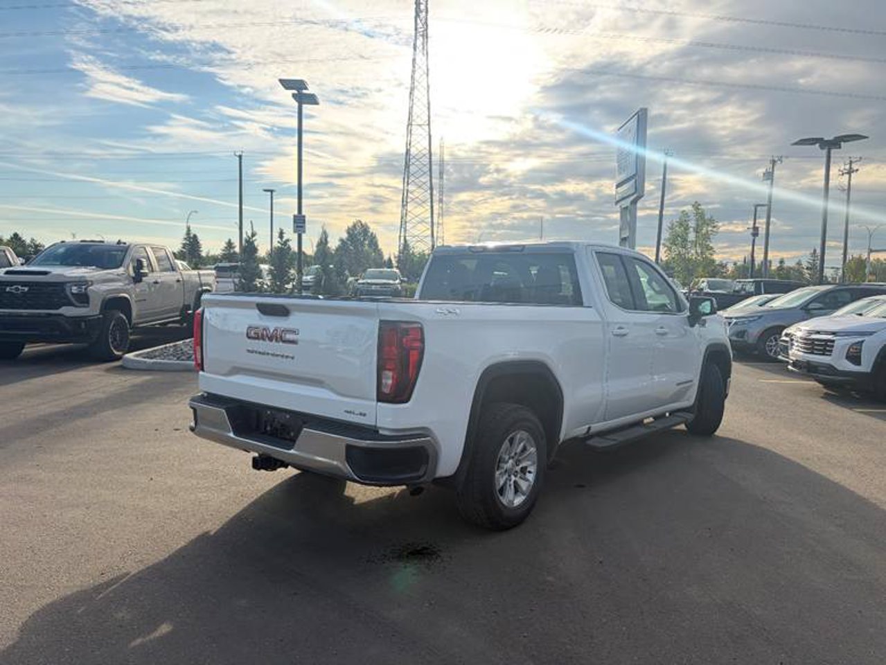 2023 GMC Sierra 1500 4WD Double Cab 147 SLE White Sherwood Park - photo #4