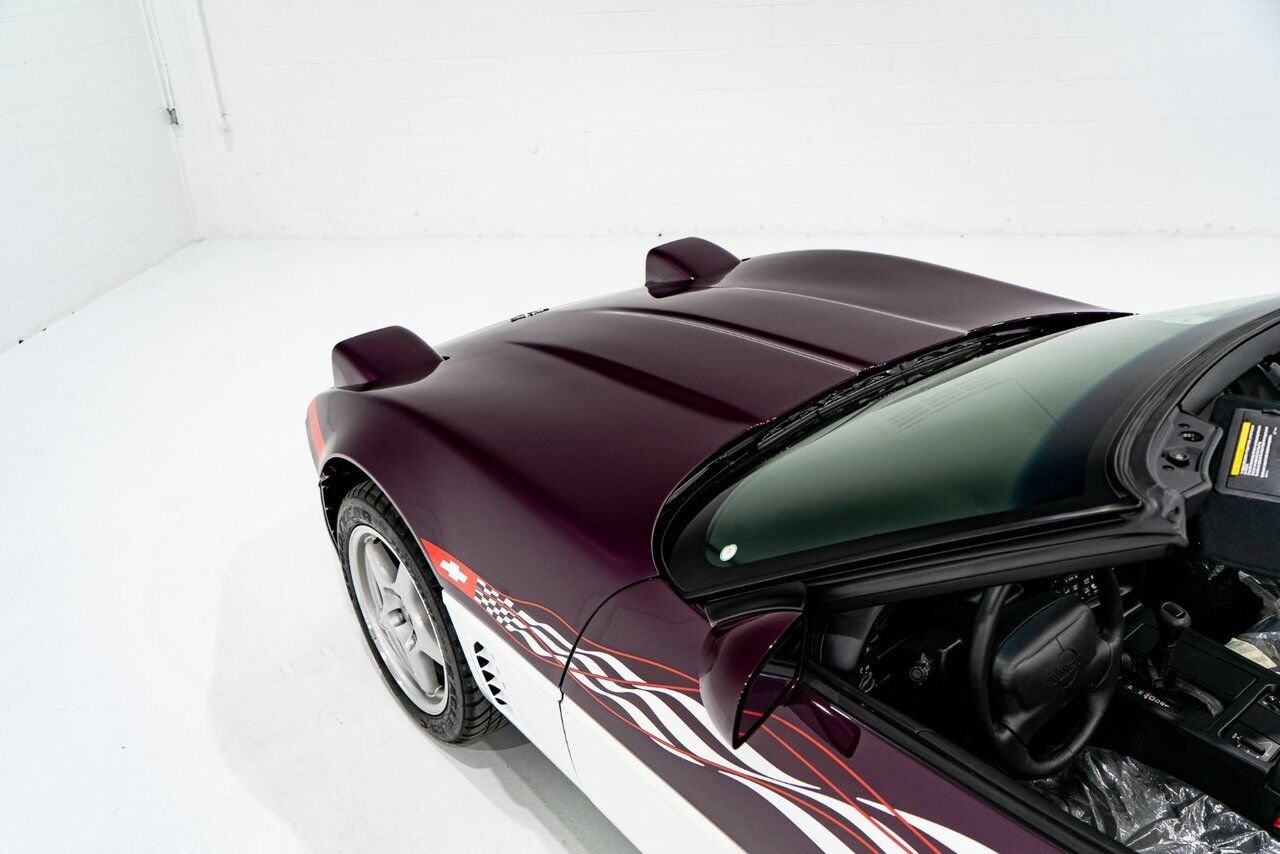 Chevrolet Corvette *PRIX EN USD* RPO Z4Z PACE CAR PRESENTED IN DELIVERY PACKAGING WITH ONLY 192MILES (307KM) FROM NEW 1995 Blanc Montréal - photo #79