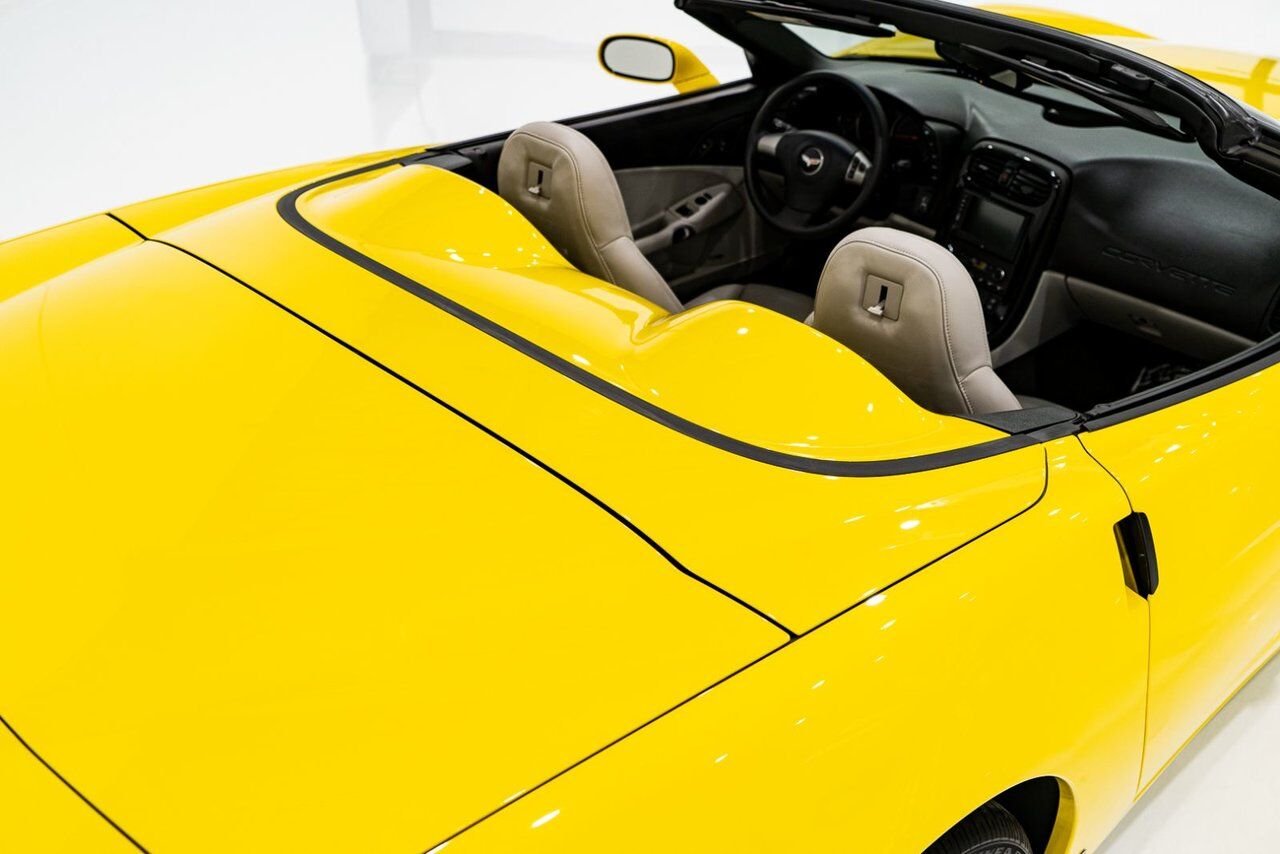 2008 Chevrolet Corvette PRIX EN USD | With Only 900km (563mi) From New With Window Sticker Yellow Montreal - photo #4