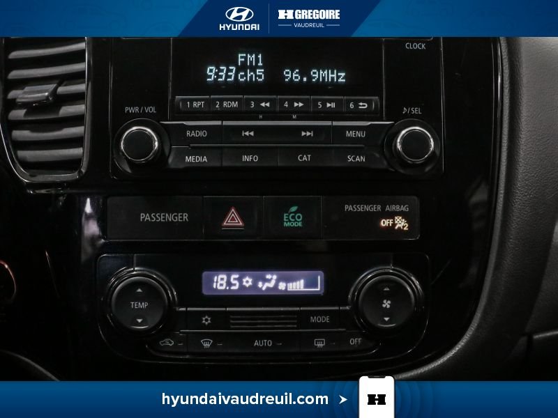 Mitsubishi Outlander YW141 | 2WD 4dr ES 2016 Brun Laval - photo #24
