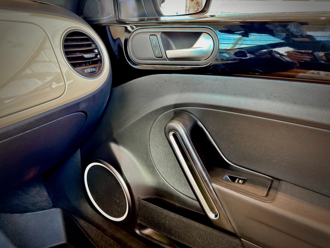 Volkswagen Beetle Convertible 2019 Bleu Notre-Dame-des-Prairies - photo #25